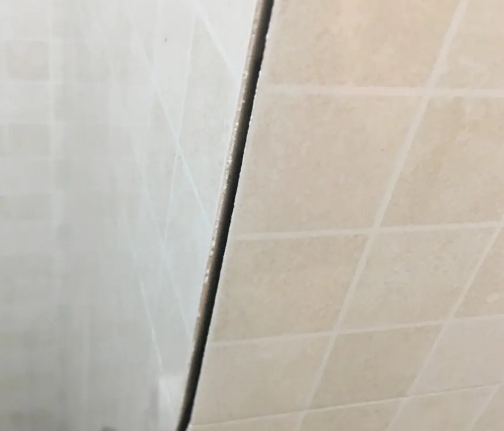 汉川瓷砖空鼓维修公司分享阳台瓷砖脱落的修复过程可以分为以下几个步骤
